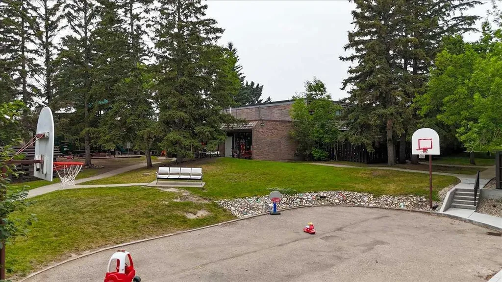210 86 Avenue SE Calgary AB T2H 1N6