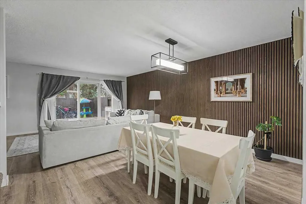 210 86 Avenue SE Calgary AB T2H 1N6