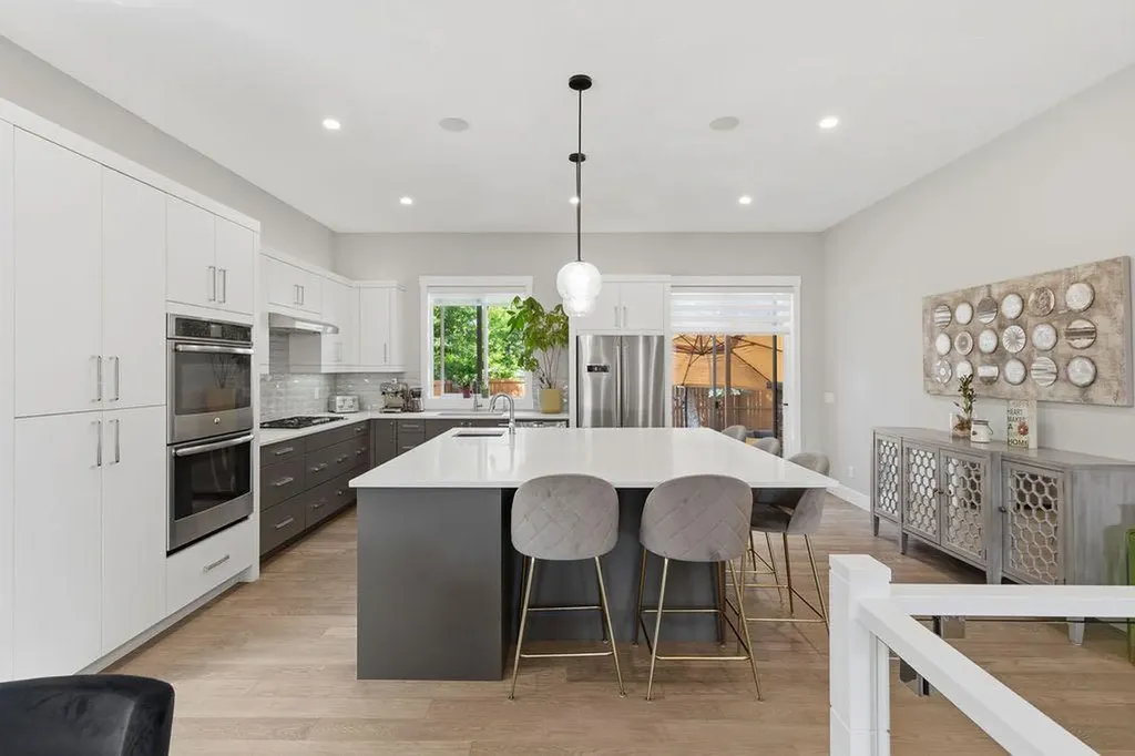 223 Oakland Place SW Calgary AB T2V 4G4