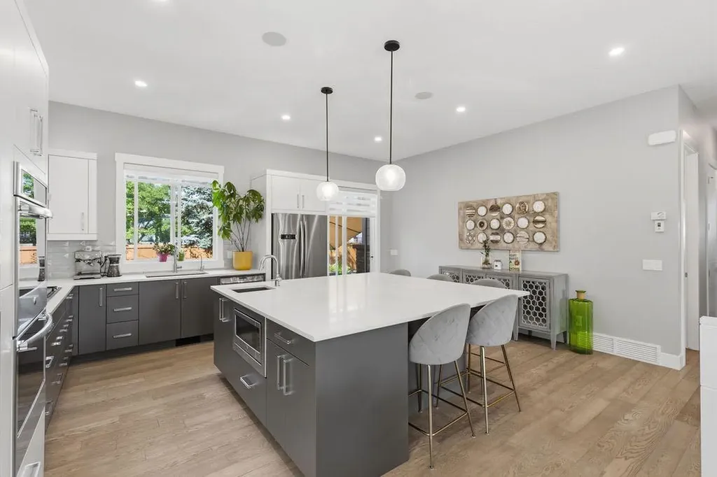 223 Oakland Place SW Calgary AB T2V 4G4