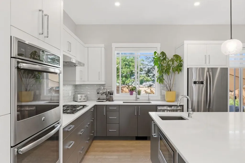 223 Oakland Place SW Calgary AB T2V 4G4