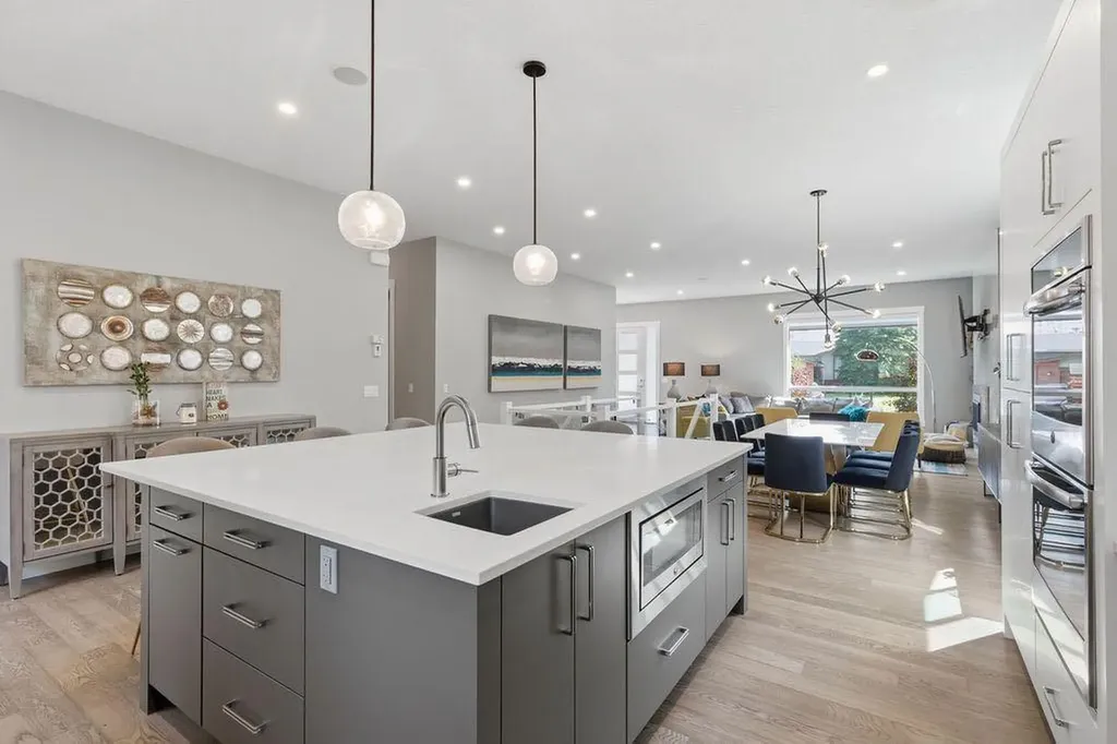 223 Oakland Place SW Calgary AB T2V 4G4