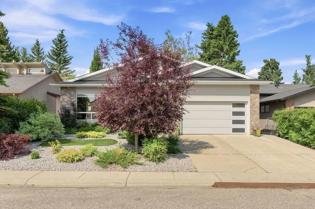 223 Oakland Place SW Calgary AB T2V 4G4