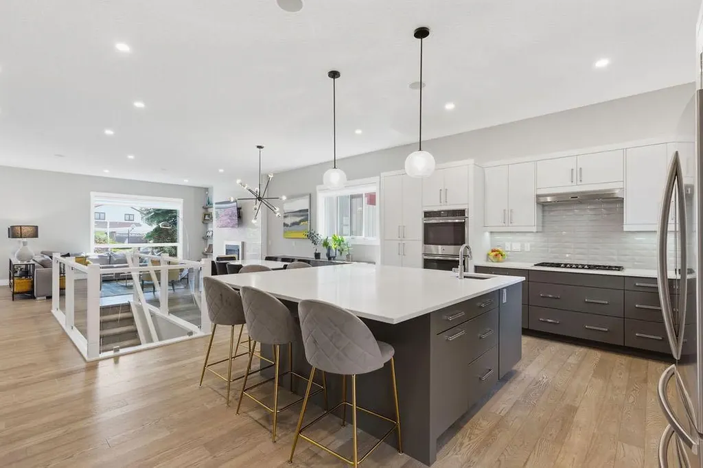 223 Oakland Place SW Calgary AB T2V 4G4