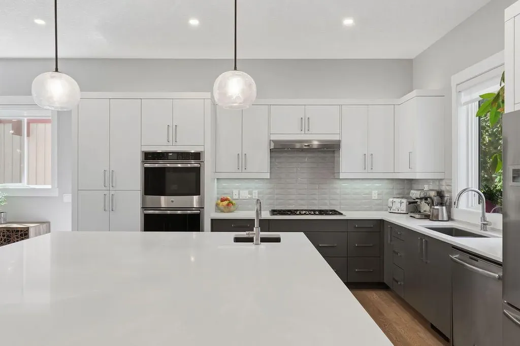 223 Oakland Place SW Calgary AB T2V 4G4