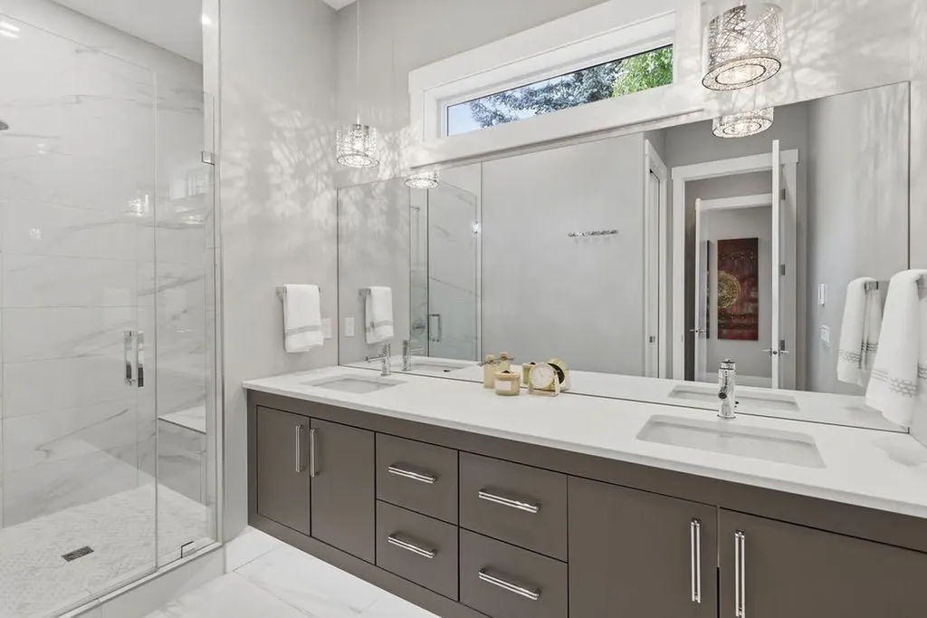 223 Oakland Place SW Calgary AB T2V 4G4