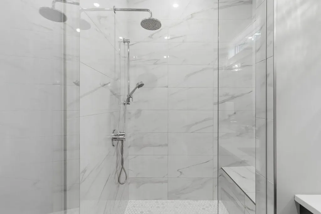 223 Oakland Place SW Calgary AB T2V 4G4