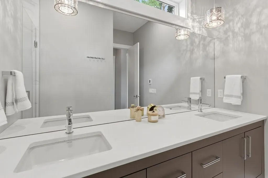 223 Oakland Place SW Calgary AB T2V 4G4