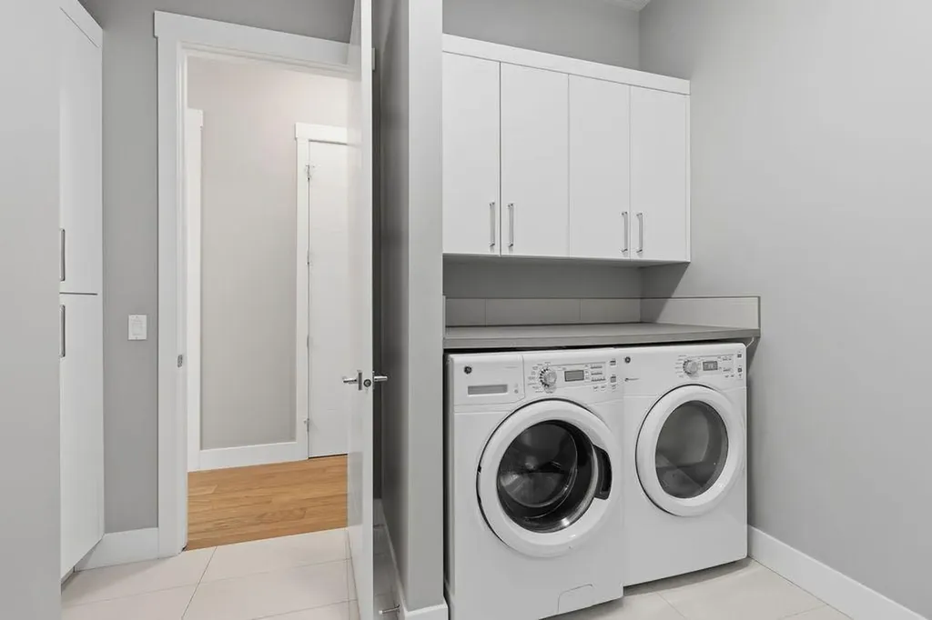 223 Oakland Place SW Calgary AB T2V 4G4