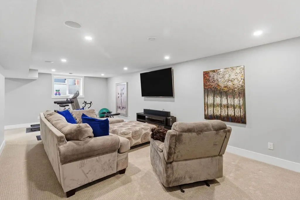 223 Oakland Place SW Calgary AB T2V 4G4