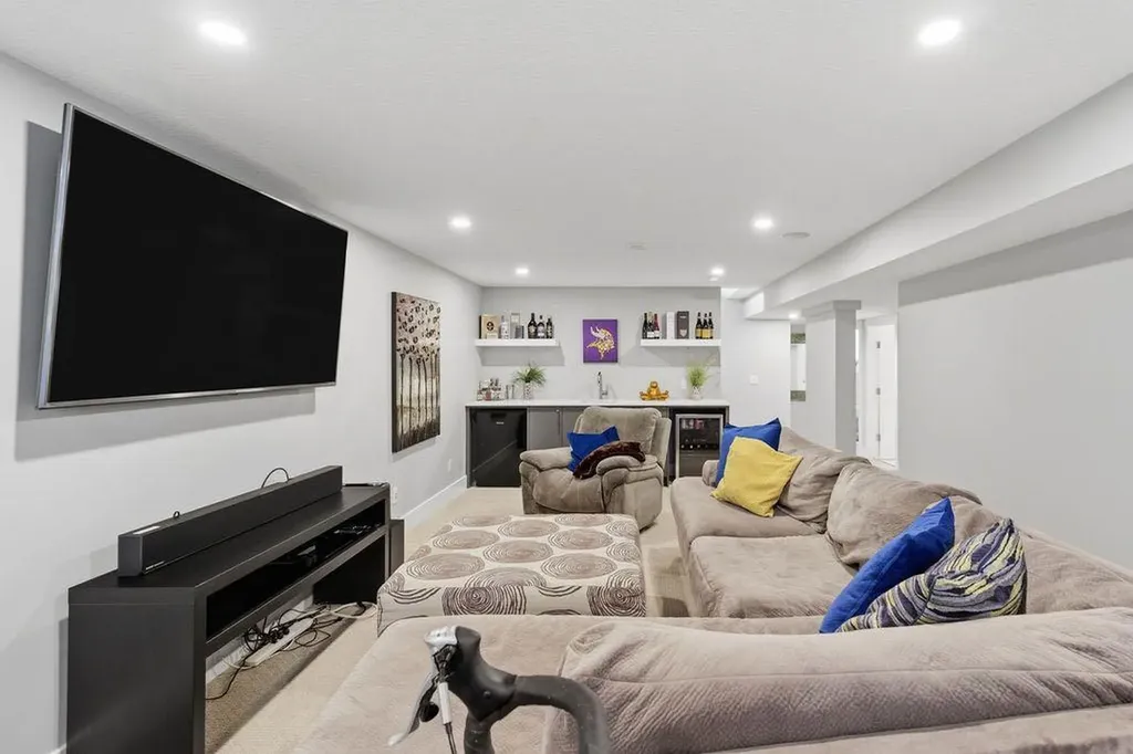 223 Oakland Place SW Calgary AB T2V 4G4