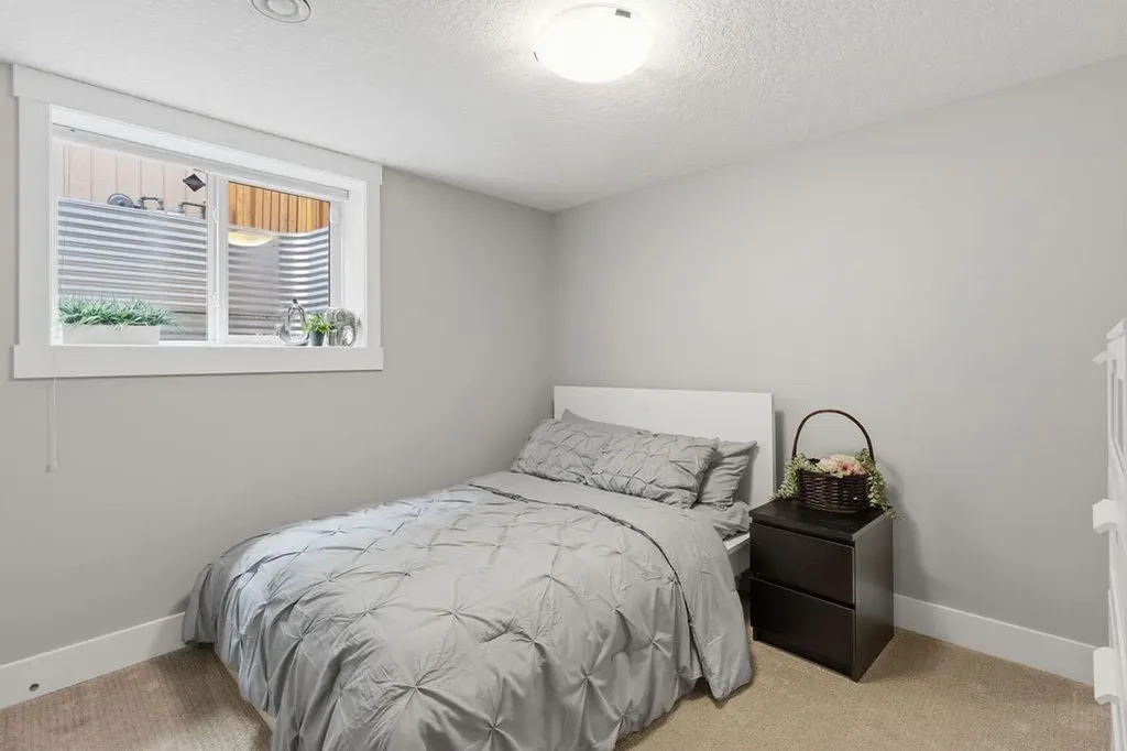 223 Oakland Place SW Calgary AB T2V 4G4