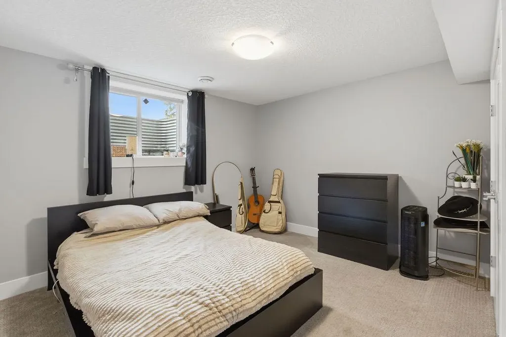 223 Oakland Place SW Calgary AB T2V 4G4