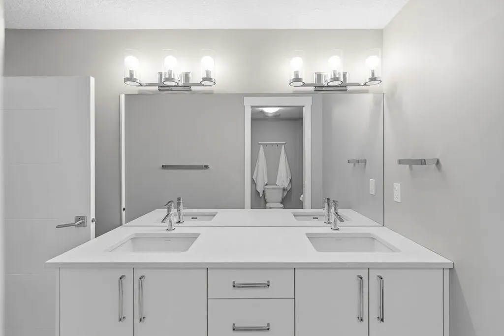 223 Oakland Place SW Calgary AB T2V 4G4
