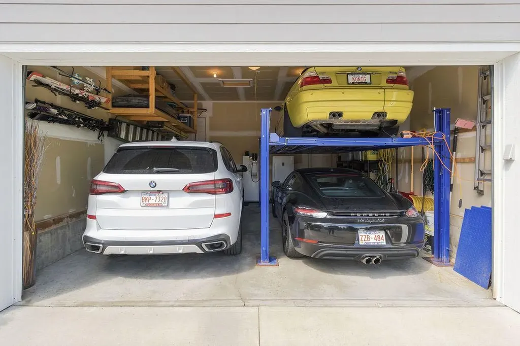 223 Oakland Place SW Calgary AB T2V 4G4