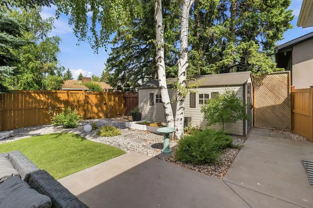 223 Oakland Place SW Calgary AB T2V 4G4