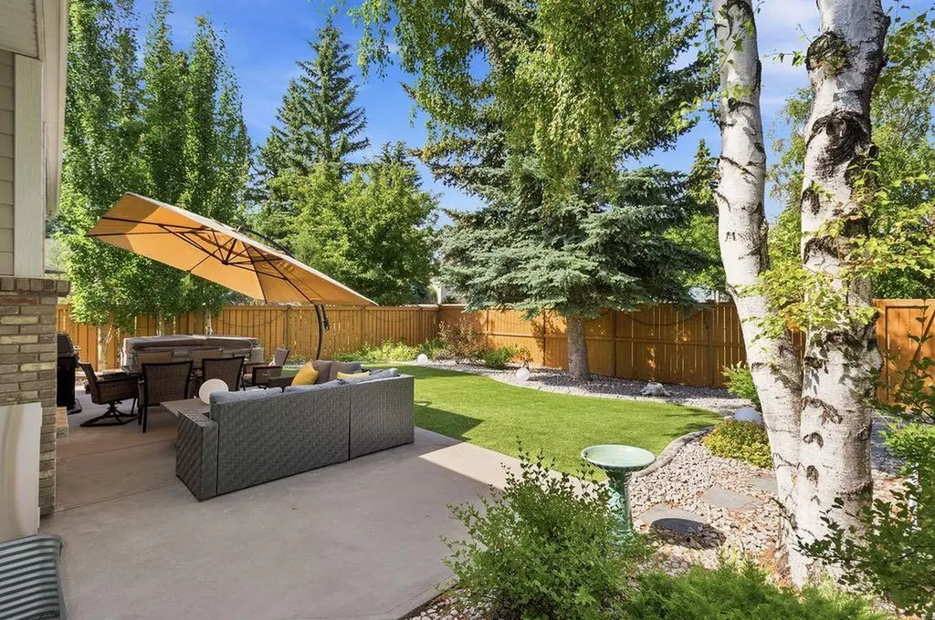 223 Oakland Place SW Calgary AB T2V 4G4
