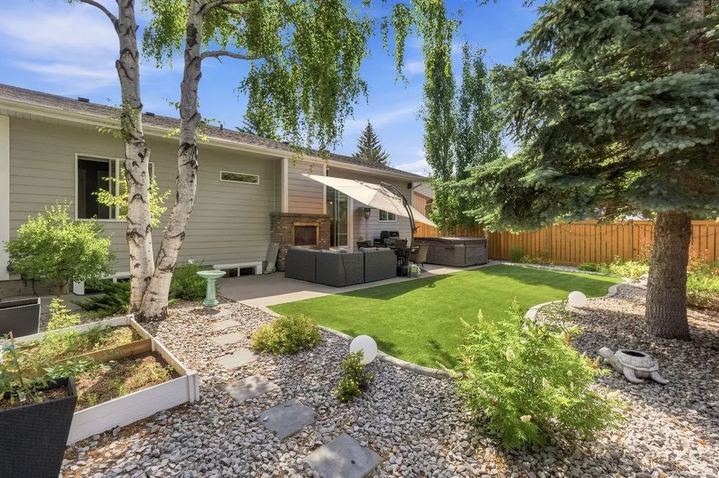 223 Oakland Place SW Calgary AB T2V 4G4