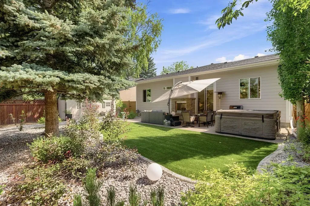 223 Oakland Place SW Calgary AB T2V 4G4