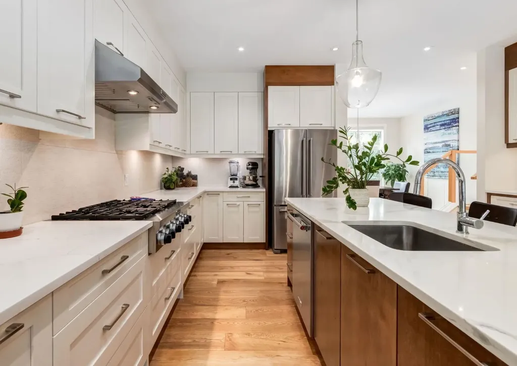 508 14 Avenue NE Calgary AB T2E 1E7