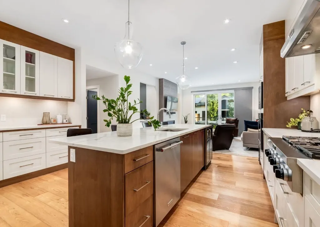 508 14 Avenue NE Calgary AB T2E 1E7