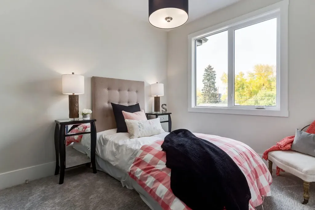 508 14 Avenue NE Calgary AB T2E 1E7