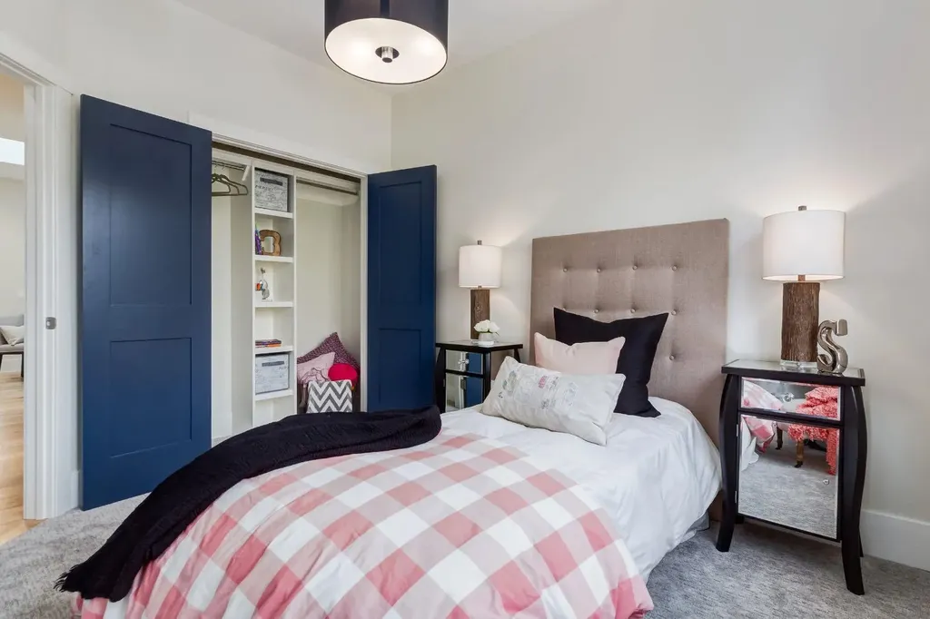 508 14 Avenue NE Calgary AB T2E 1E7