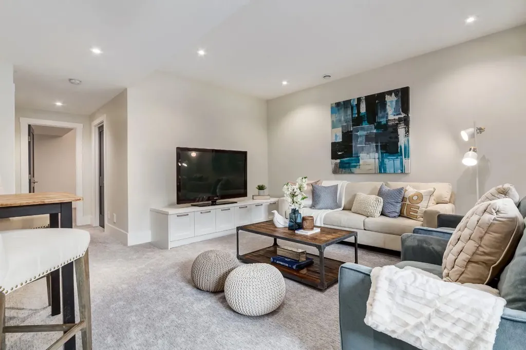 508 14 Avenue NE Calgary AB T2E 1E7