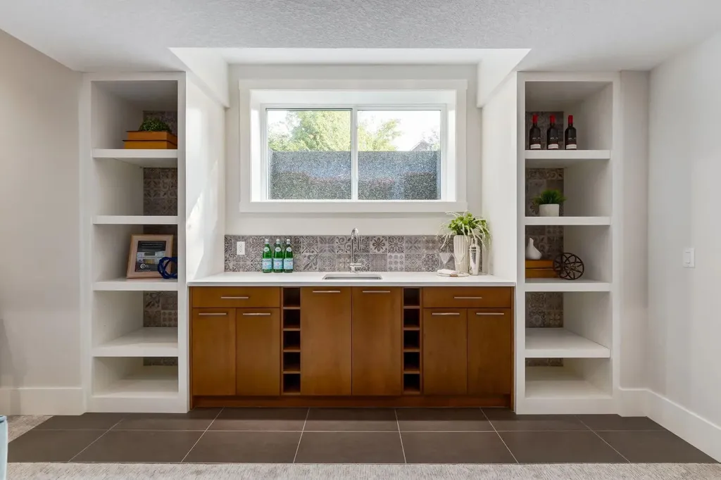 508 14 Avenue NE Calgary AB T2E 1E7