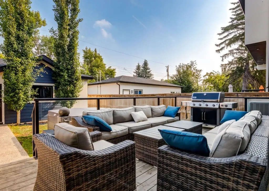 508 14 Avenue NE Calgary AB T2E 1E7