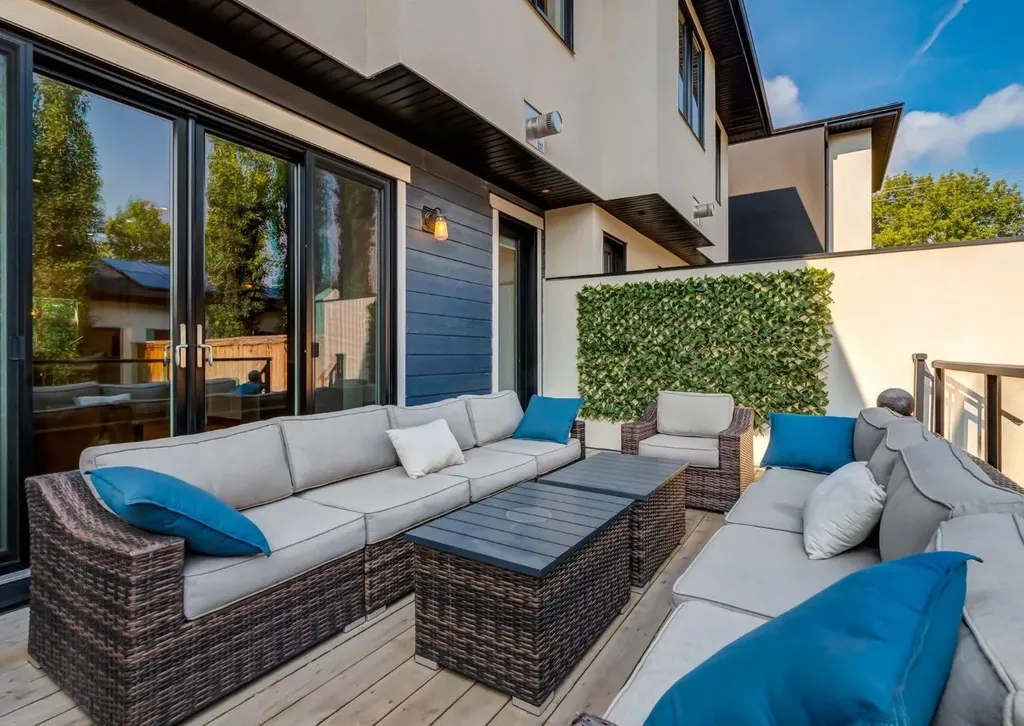 508 14 Avenue NE Calgary AB T2E 1E7