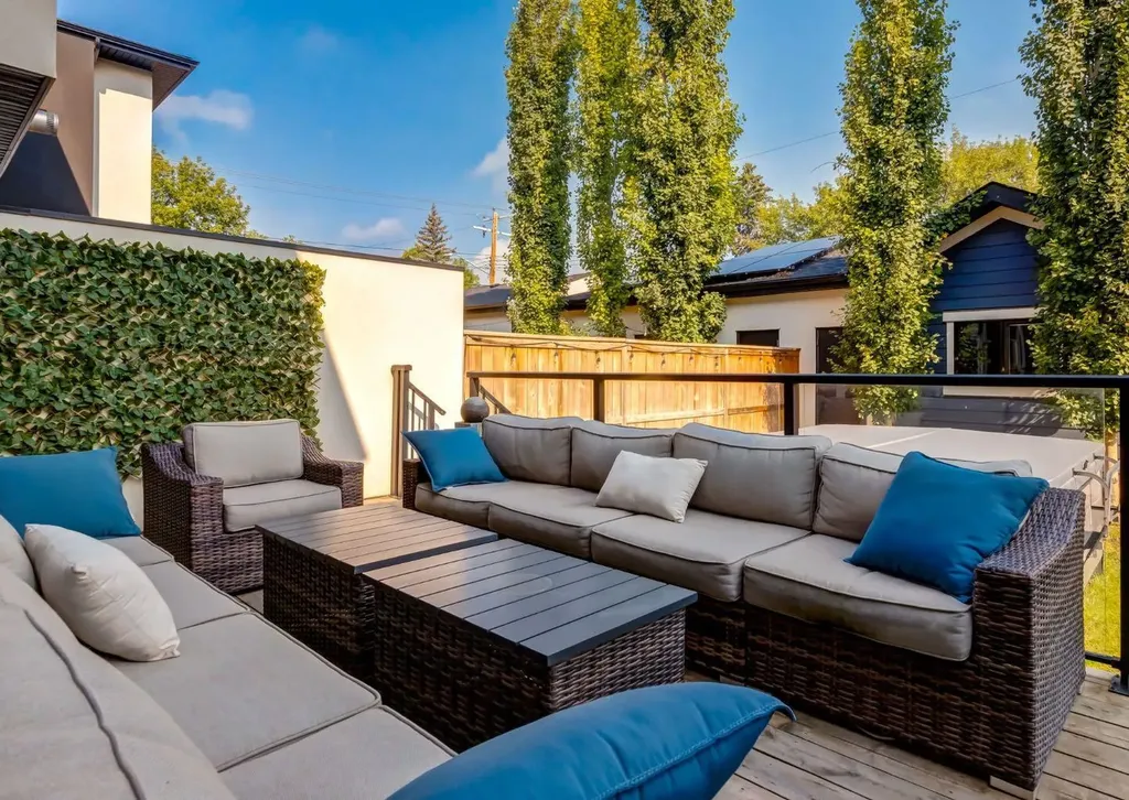 508 14 Avenue NE Calgary AB T2E 1E7