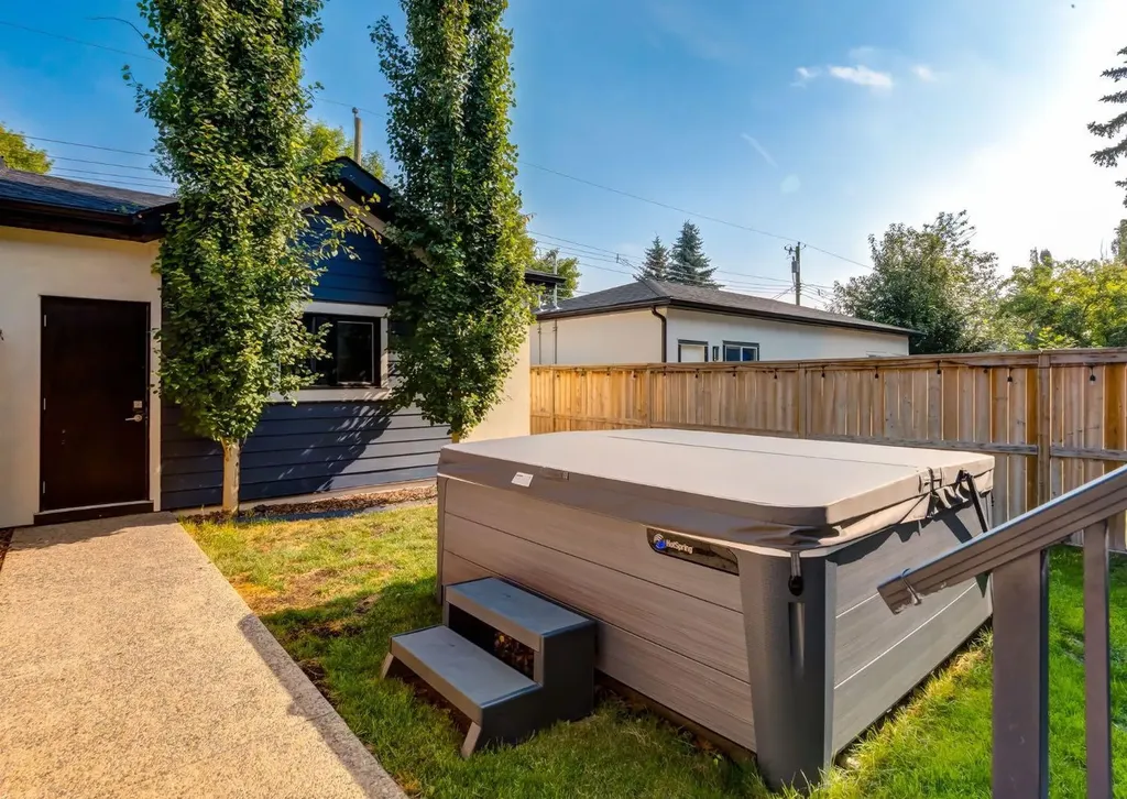 508 14 Avenue NE Calgary AB T2E 1E7