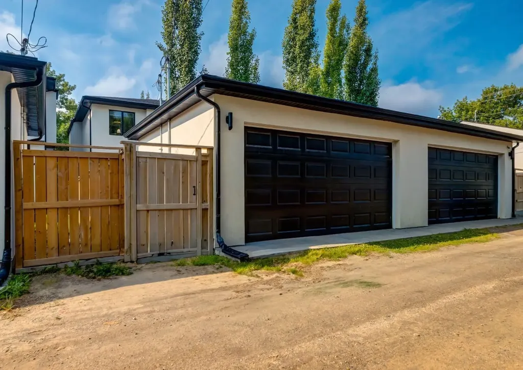 508 14 Avenue NE Calgary AB T2E 1E7