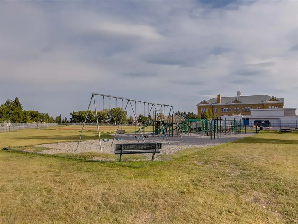 508 14 Avenue NE Calgary AB T2E 1E7