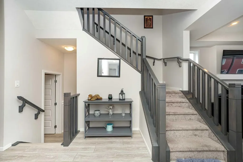 717 Windrow Manor SW Airdrie AB T4B 5H6