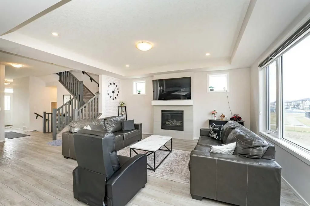 717 Windrow Manor SW Airdrie AB T4B 5H6