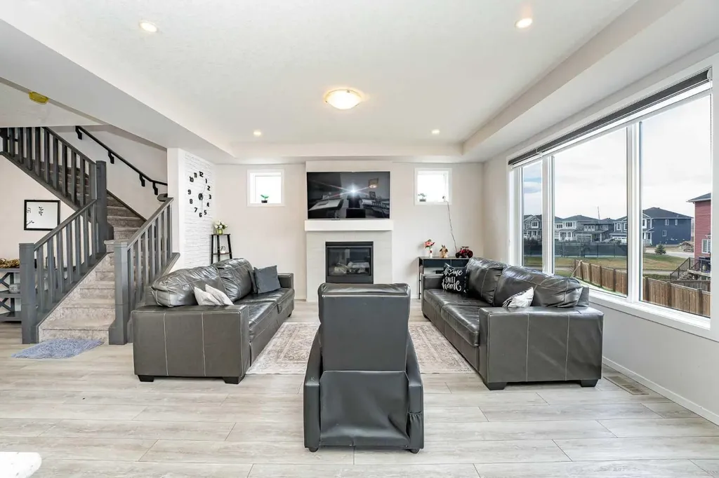 717 Windrow Manor SW Airdrie AB T4B 5H6