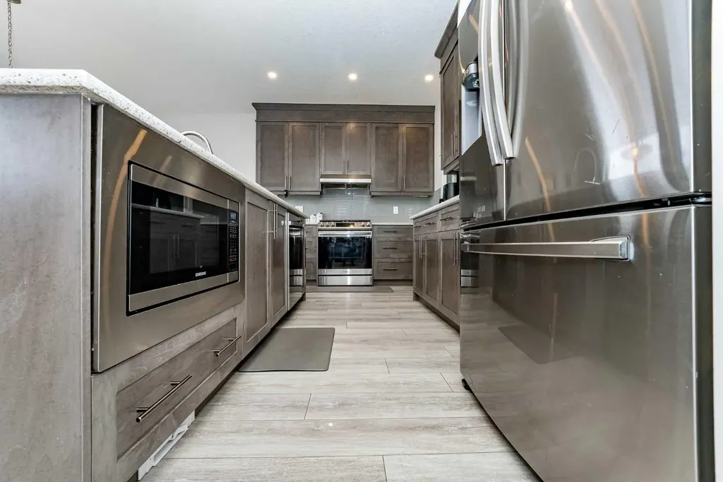 717 Windrow Manor SW Airdrie AB T4B 5H6
