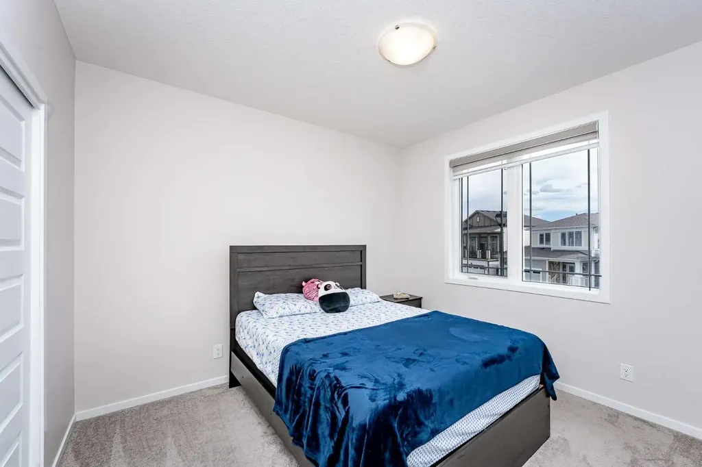 717 Windrow Manor SW Airdrie AB T4B 5H6