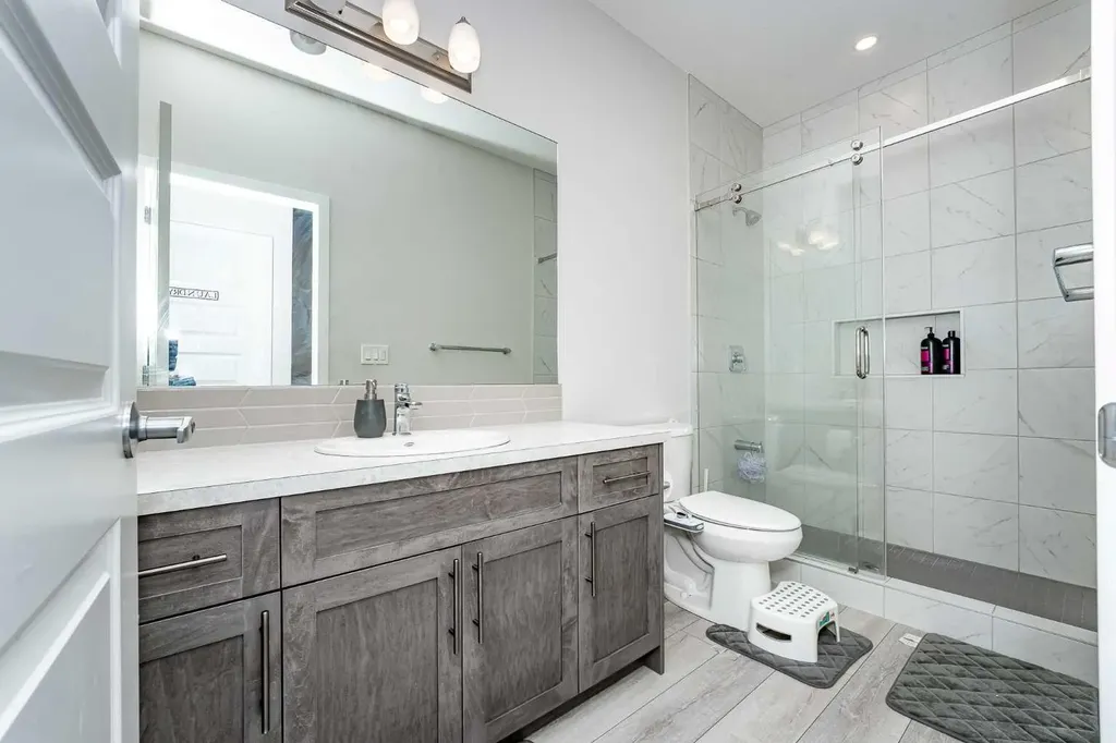 717 Windrow Manor SW Airdrie AB T4B 5H6