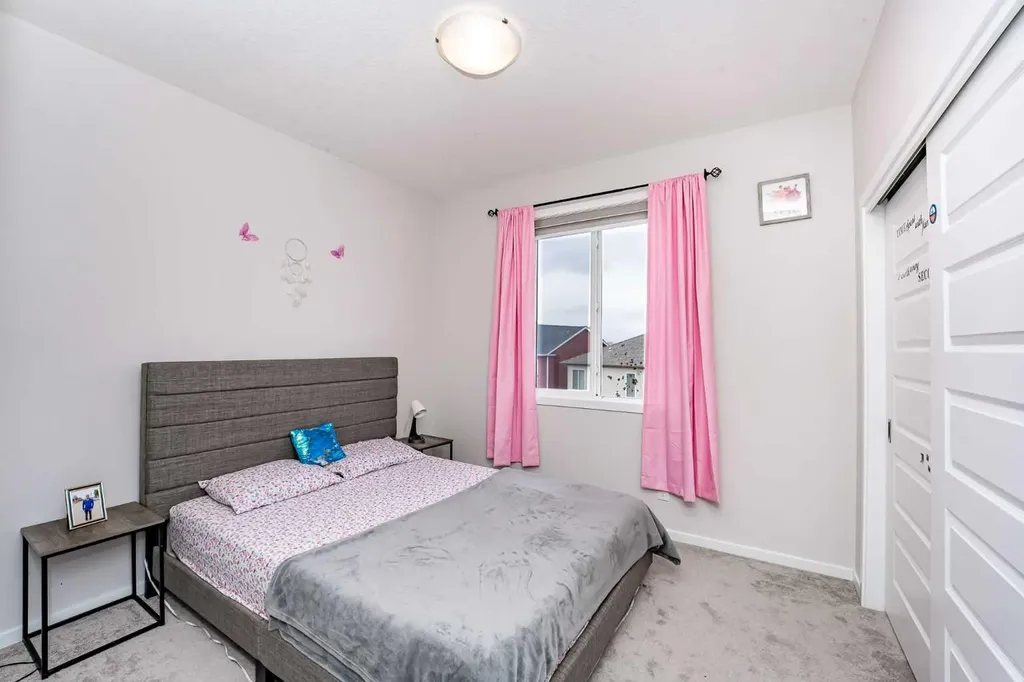 717 Windrow Manor SW Airdrie AB T4B 5H6