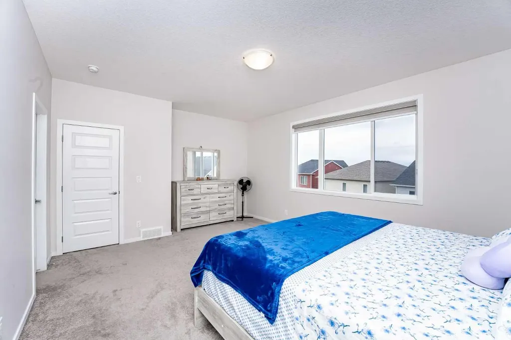 717 Windrow Manor SW Airdrie AB T4B 5H6