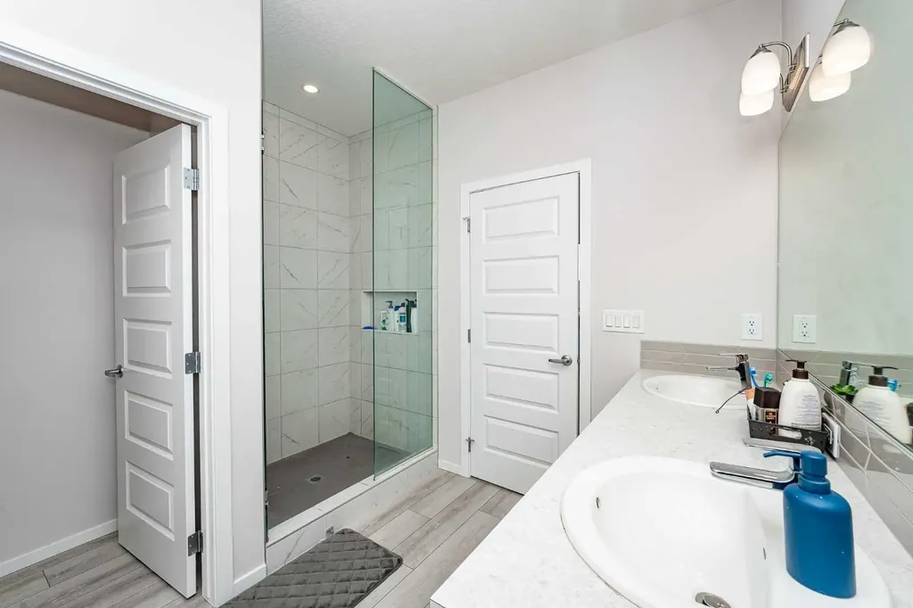 717 Windrow Manor SW Airdrie AB T4B 5H6