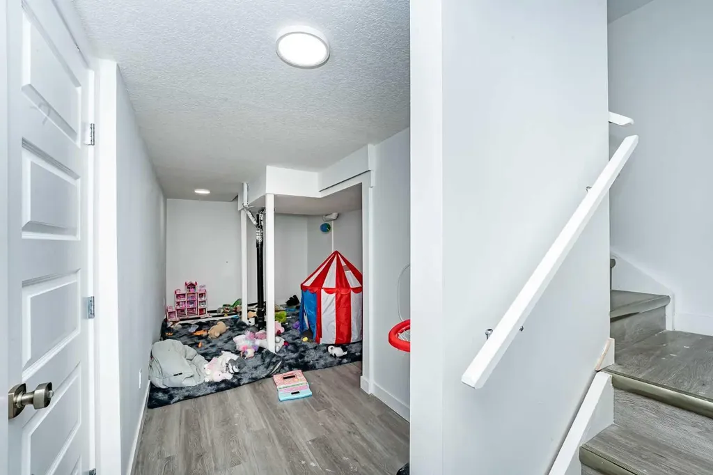 717 Windrow Manor SW Airdrie AB T4B 5H6