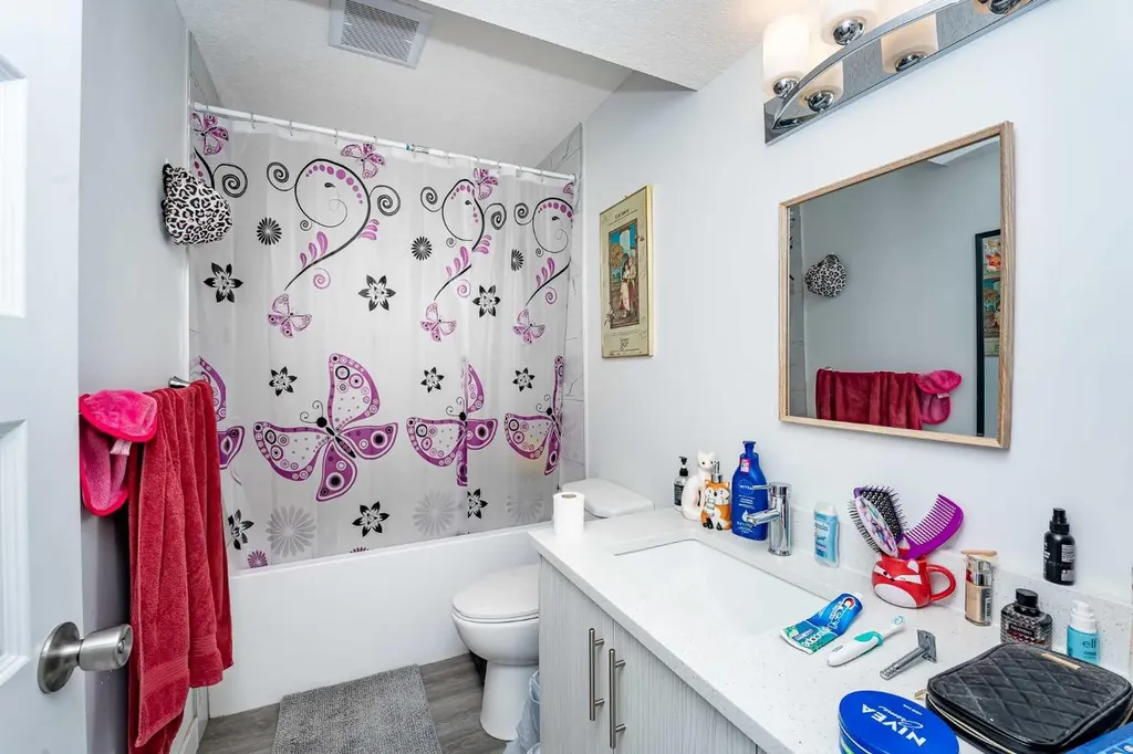 717 Windrow Manor SW Airdrie AB T4B 5H6