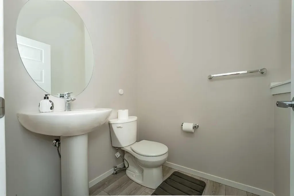 717 Windrow Manor SW Airdrie AB T4B 5H6