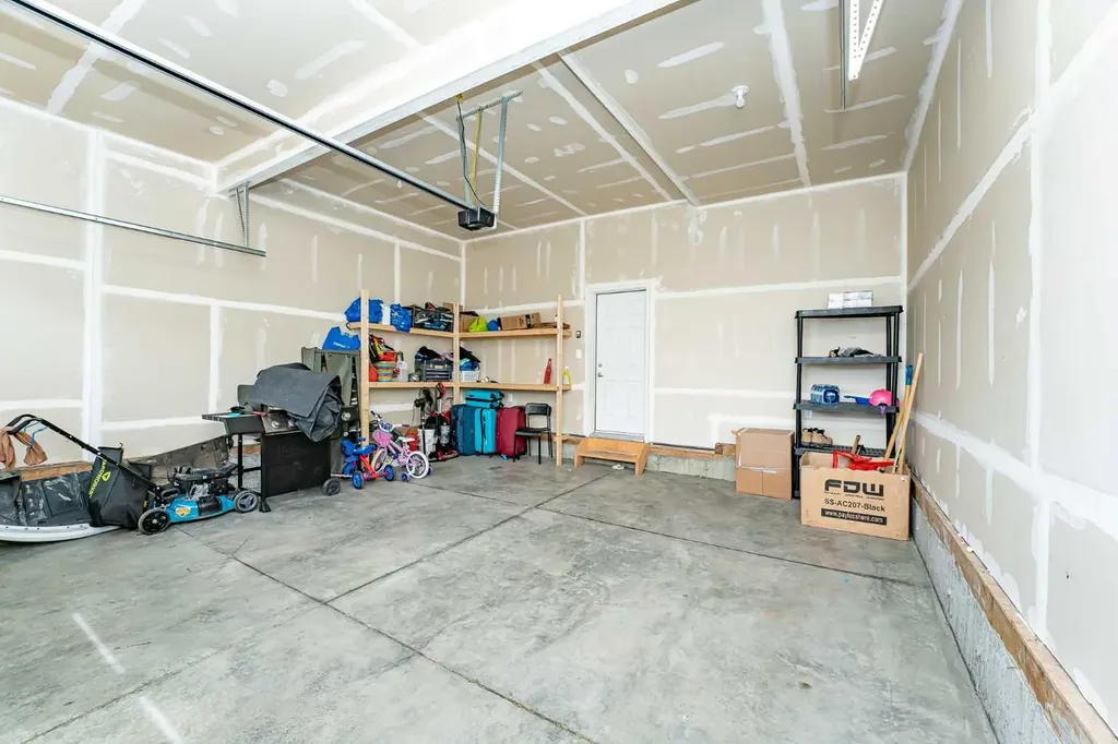 717 Windrow Manor SW Airdrie AB T4B 5H6