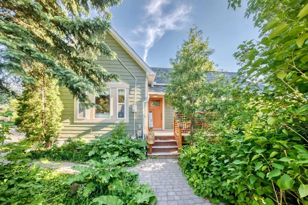 43 New Street SE Calgary AB t2x3x8