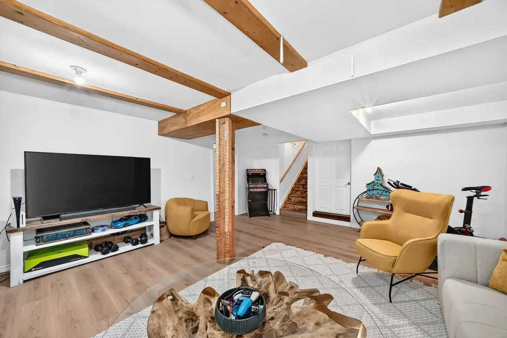 43 New Street SE Calgary AB t2x3x8
